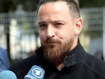 Deniz Naki atiende a los medios Deniz Naki atiende a los medios