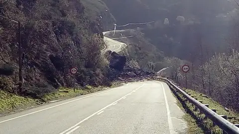 Desprendimiento en el corredor del Nalón Desprendimiento en el corredor del Nalón