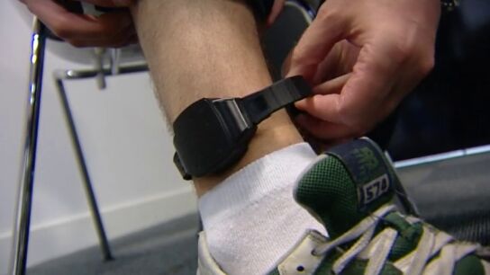 Las pulseras para controlar a maltratadores no se renuevan por falta de presupuesto