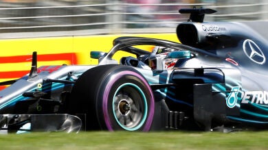 Mercedes da el primer golpe en los Libres de Australia con Alonso 8º y Sainz 11º