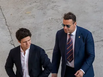 Froilán junto a uno de sus escoltas Froilán junto a uno de sus escoltas