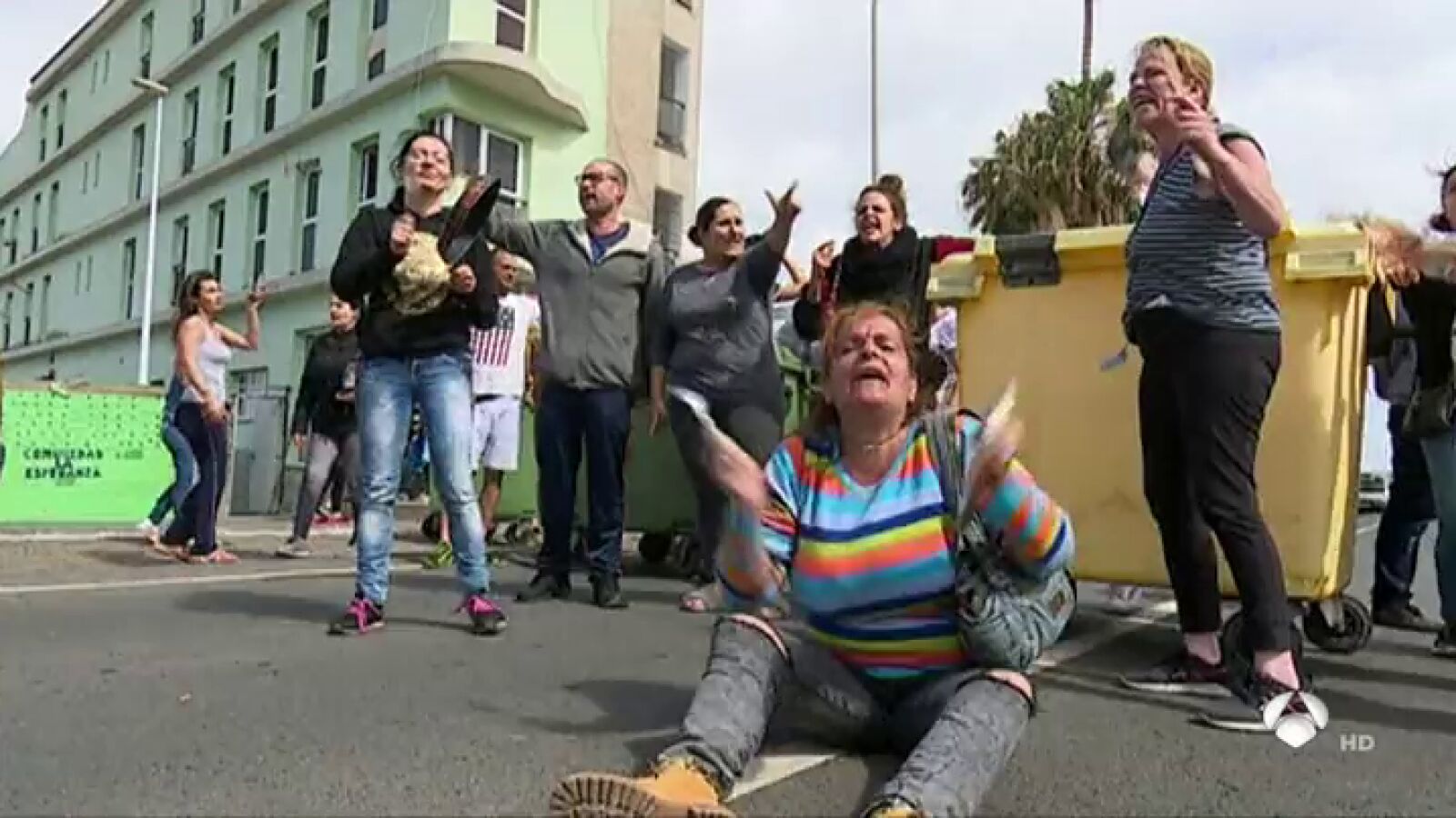 Las setenta familias okupas de La Esperanza (Gran Canaria) se queda sin suministro eléctrico