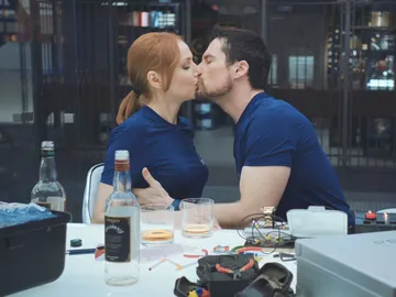 El beso entre Elena y Ximo, la clave para salvar al Ministro El beso entre Elena y Ximo, la clave para salvar al Ministro