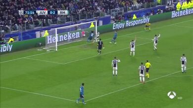 Marcelo culmina una jugada de tiralíneas del Real Madrid para anotar ante la Juventus