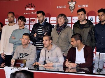 La plantilla del Albacete lee un comunicado en apoyo a Pelayo