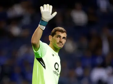 Casillas saluda a los aficionados Casillas saluda a los aficionados