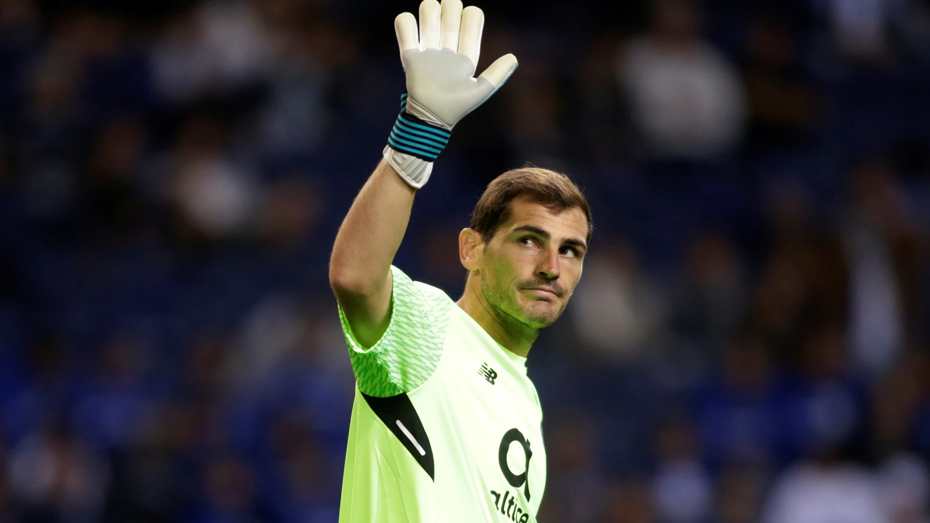 Casillas saluda a los aficionados Casillas saluda a los aficionados