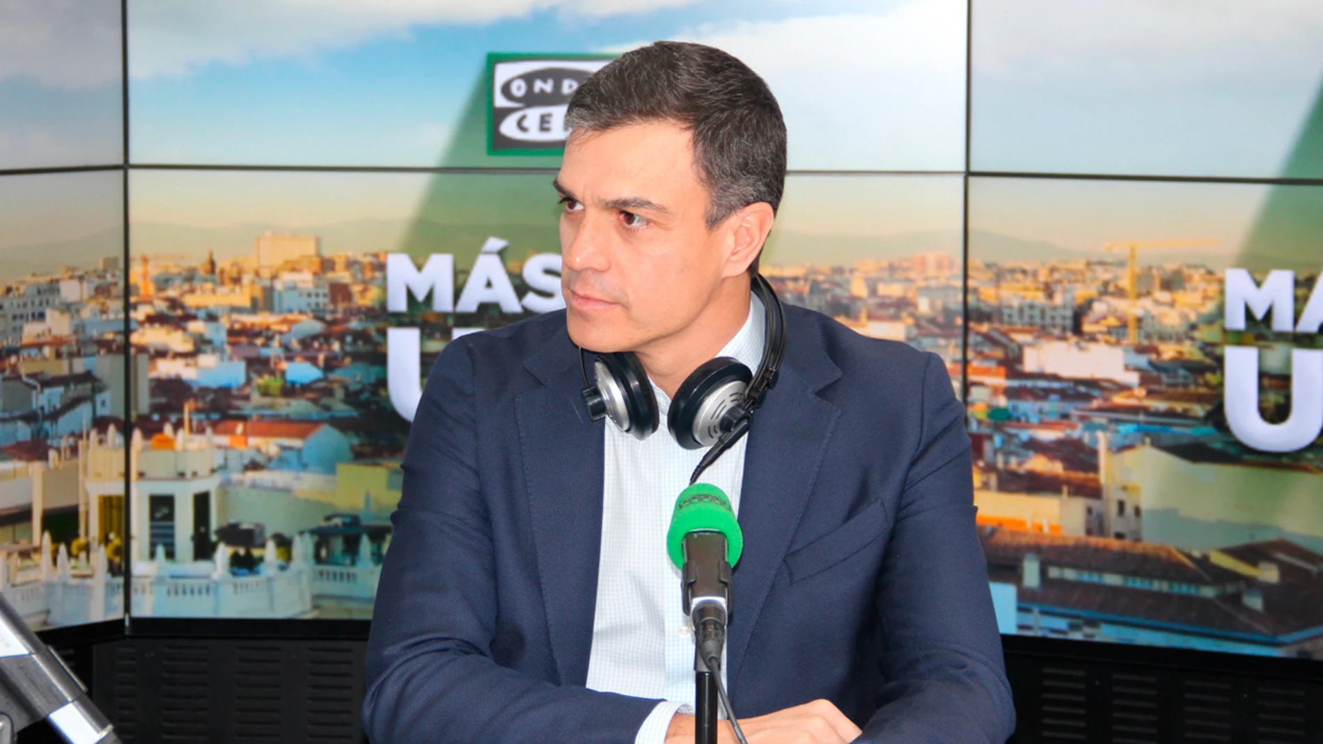 El líder del PSOE, Pedro Sánchez, en los estudios de Onda Cero El líder del PSOE, Pedro Sánchez, en los estudios de Onda Cero