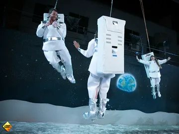 Aitana y Ana Guerra viajan a la Luna con Pablo Motos en 'El Hormiguero 3.0' Aitana y Ana Guerra viajan a la Luna con Pablo Motos en 'El Hormiguero 3.0'