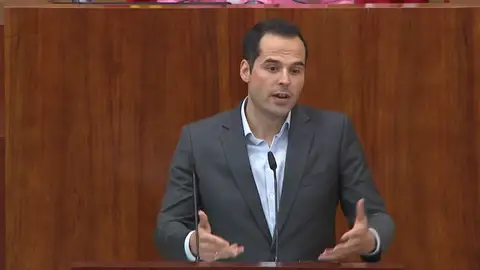Ciudadanos impulsará una Comisión de Investigación para "aclarar toda la verdad y dirimir todas las responsabilidades" sobre el máster de Cifuentes Ciudadanos impulsará una Comisión de Investigación para "aclarar toda la verdad y dirimir todas las responsabilidades" sobre el máster de Cifuentes