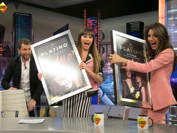 Aitana y Ana Guerra reciben su primer Disco de Platino por su single 'Lo malo'