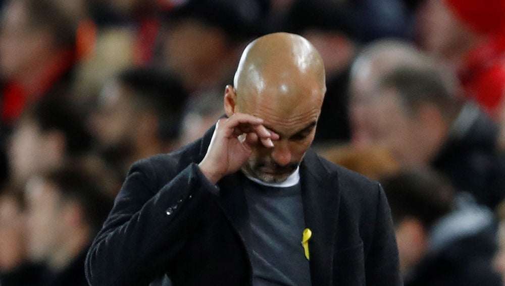 Guardiola, durante el partido contra el Liverpool en Anfield