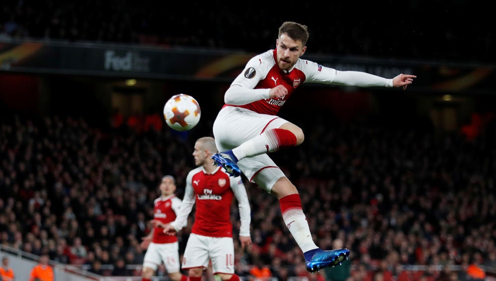 Ramsey ejecuta un espectacular golpeo ante el CSKA