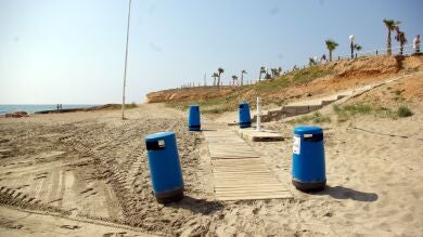 Muere un niño de ocho años tras chocar con otro cuando jugaban al fútbol en una playa de Alicante