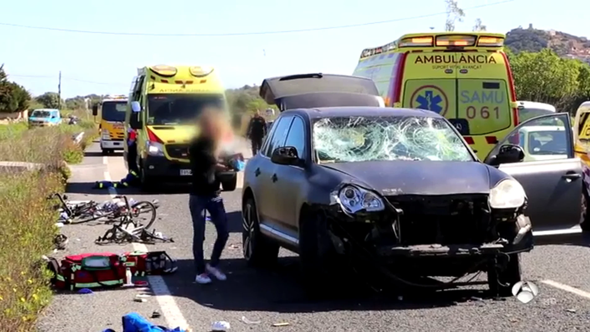 Nueve ciclistas heridos, dos de ellos en estado grave, al ser atropellados por un vehículo en Mallorca Nueve ciclistas heridos, dos de ellos en estado grave, al ser atropellados por un vehículo en Mallorca