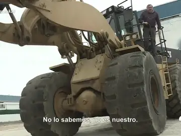 El poder de los narcos continúa: un amigo de Sito Miñanco intenta agredir con una excavadora a un equipo de Antena 3 Noticias El poder de los narcos continúa: un amigo de Sito Miñanco intenta agredir con una excavadora a un equipo de Antena 3 Noticias