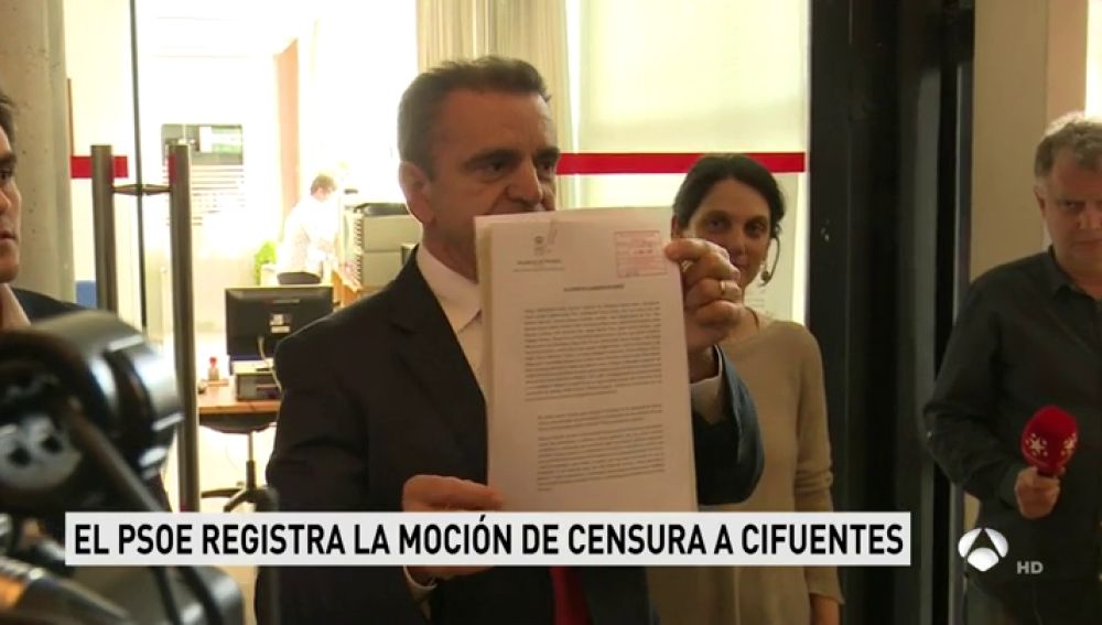 El PSOE registra la moción de censura contra Cristina Cifuentes al ver el "fraude más evidente"