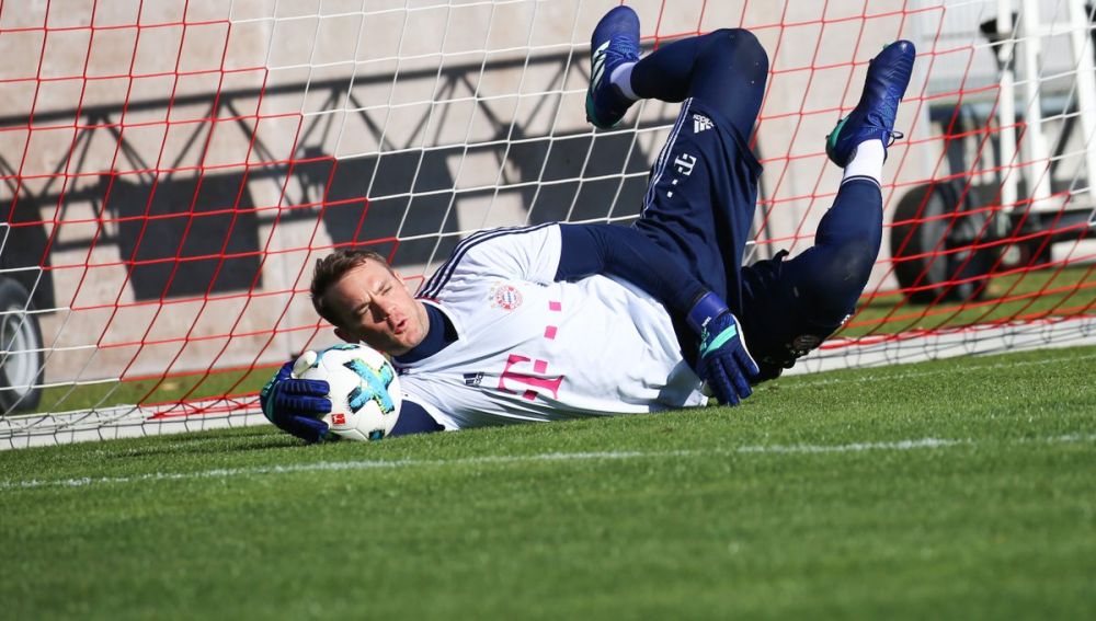 Manuel Neuer vuelve a entrenar con el Bayern