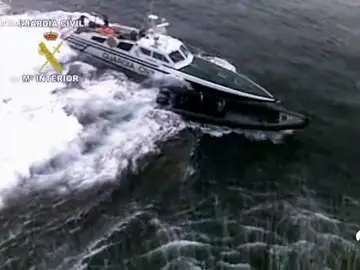 Así fueron las impresionantes persecuciones de la Guardia Civil a los narcos gallegos en el mar Así fueron las impresionantes persecuciones de la Guardia Civil a los narcos gallegos en el mar