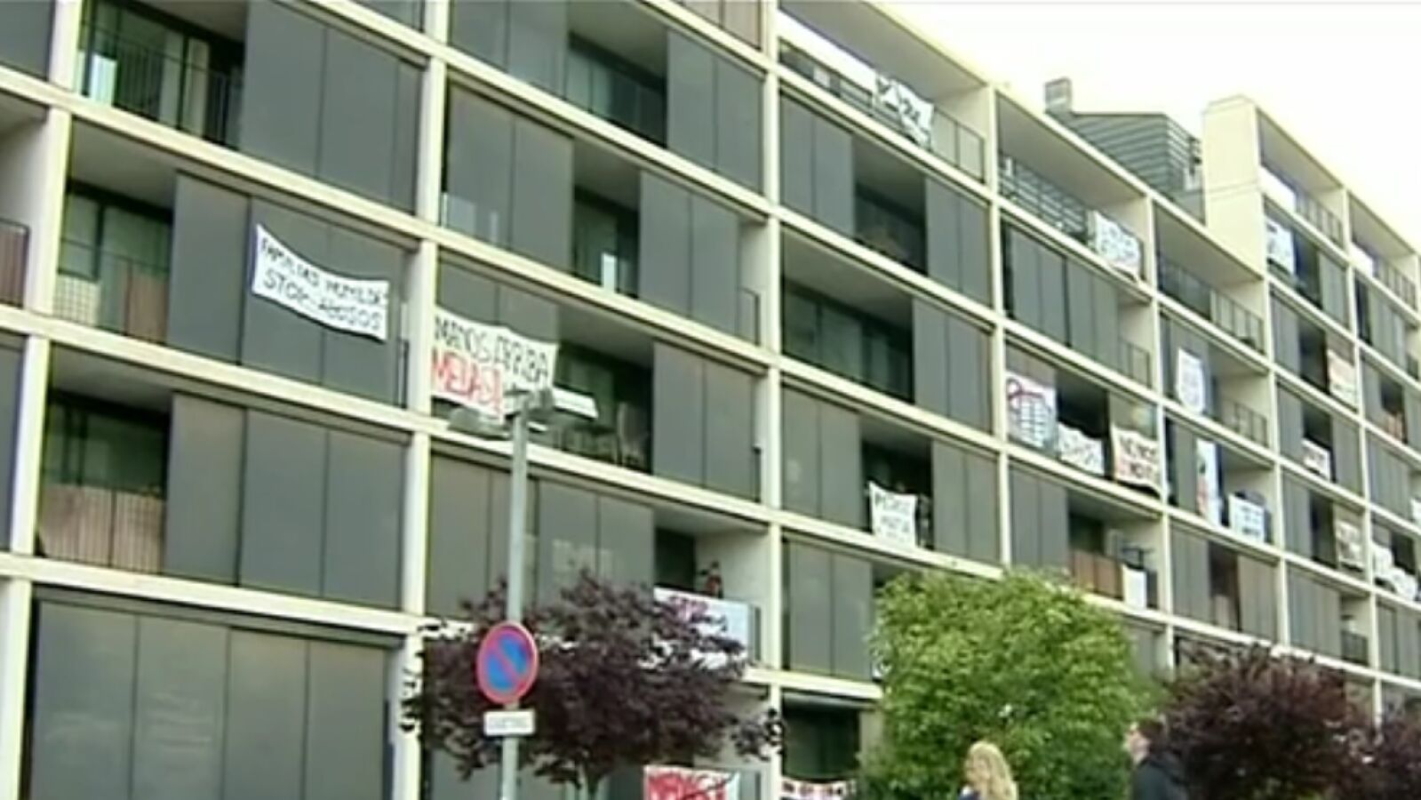 450 vecinos de Barcelona ganan la batalla al fondo de inversión que compró los pisos donde viven
