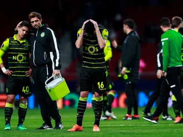 Los jugadores del Sporting de Portugal, tras su derrota contra el Atlético de Madrid Los jugadores del Sporting de Portugal, tras su derrota contra el Atlético de Madrid