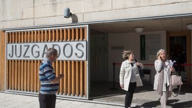 La madre y el abuelo del bebé hallado muerto en una planta de reciclaje vuelven a declarar ante el juez