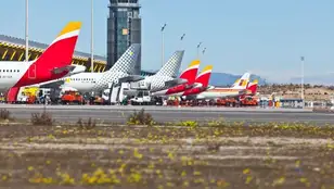 Flota de IAG: aviones de Iberia y Vueling._643x397