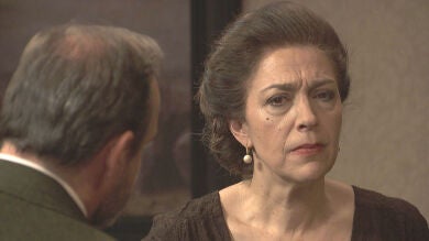 Francisca, decepcionada con las actitudes de Prudencio hacia Julieta