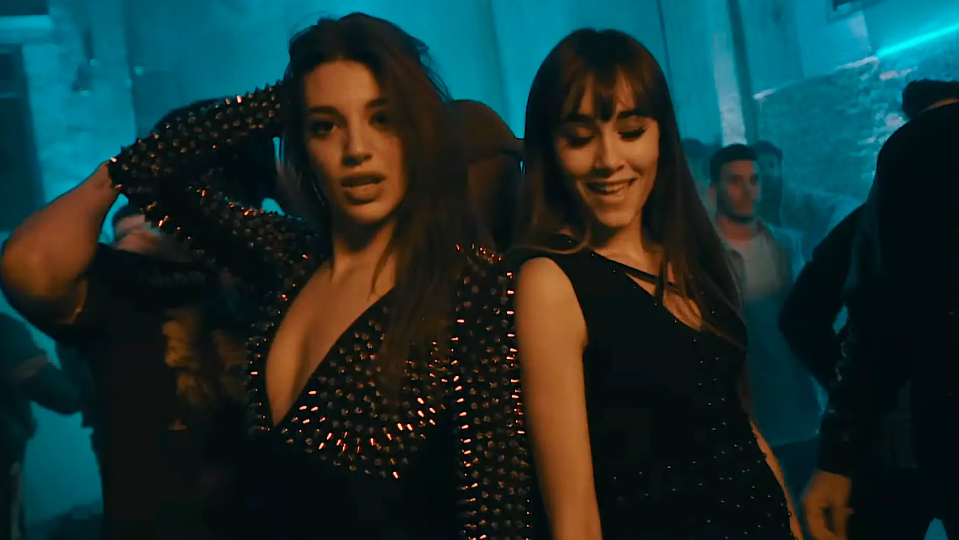Ana Guerra y Aitana en el videoclip de 'Lo Malo'