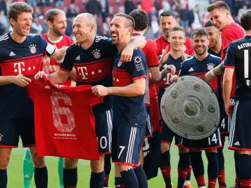 Los jugadores del Bayern celebran la Bundesliga Los jugadores del Bayern celebran la Bundesliga