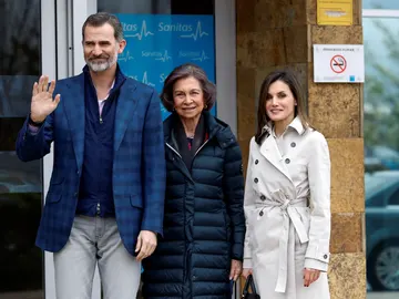 Los Reyes, acompañados de Doña Sofía, han llegado hoy juntos para visitar al Rey Juan Carlos Los Reyes, acompañados de Doña Sofía, han llegado hoy juntos para visitar al Rey Juan Carlos