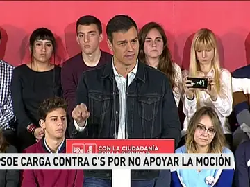 Pedro Sánchez critica a Cifuentes: "Representa la cultura del esfuerzo del PP: Pilla hasta que te pillen" Pedro Sánchez critica a Cifuentes: "Representa la cultura del esfuerzo del PP: Pilla hasta que te pillen"