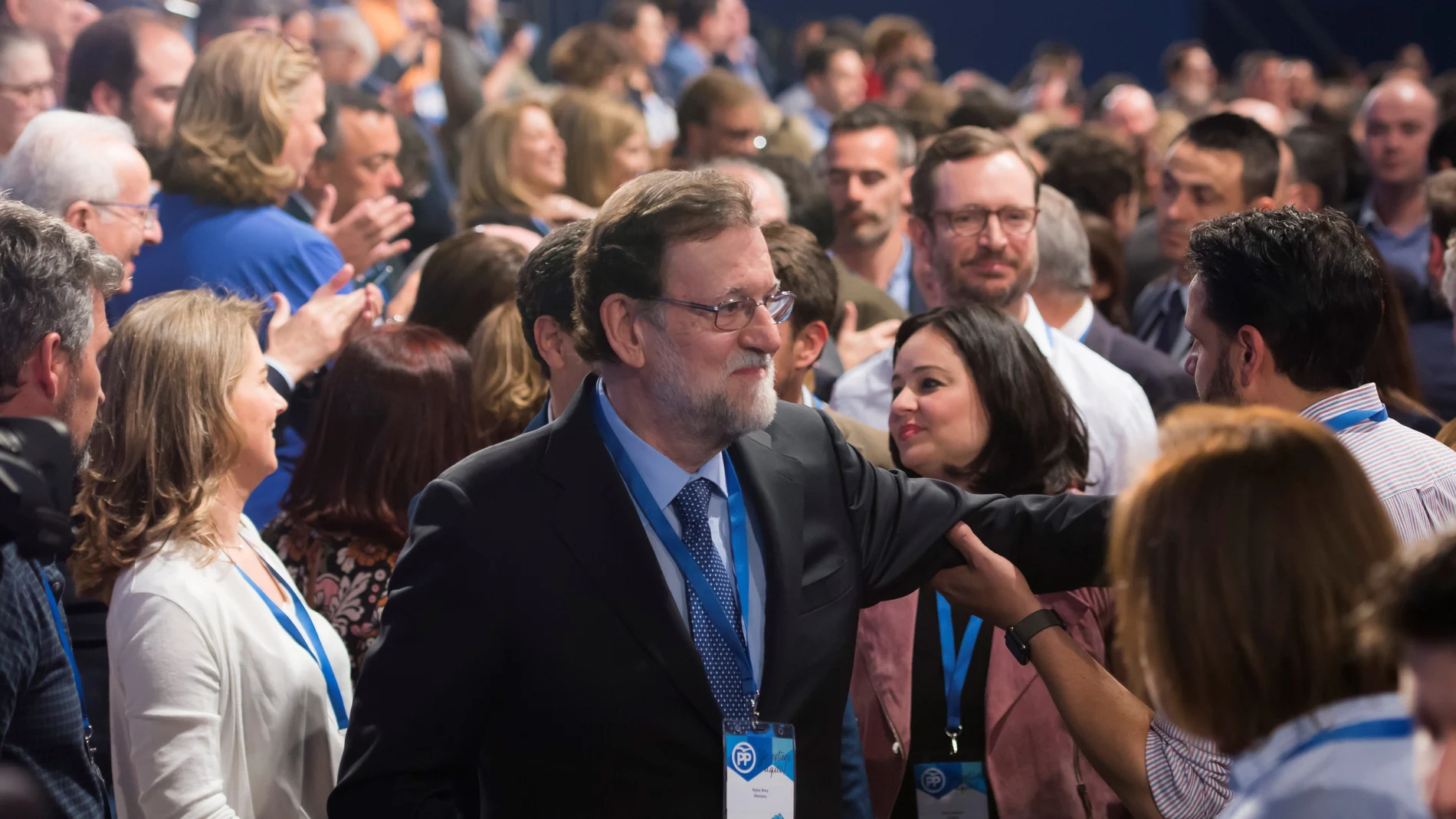 El presidente del Gobierno, Mariano Rajoy, saluda a los asistentes durante la inauguración El presidente del Gobierno, Mariano Rajoy, saluda a los asistentes durante la inauguración