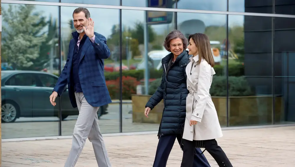 Los Reyes, acompañados de Doña Sofía, han llegado juntos para visitar al Rey Juan Carlos Los Reyes, acompañados de Doña Sofía, han llegado juntos para visitar al Rey Juan Carlos