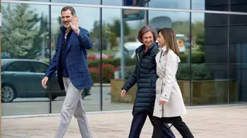 Los Reyes, acompañados de Doña Sofía, han llegado juntos para visitar al Rey Juan Carlos Los Reyes, acompañados de Doña Sofía, han llegado juntos para visitar al Rey Juan Carlos