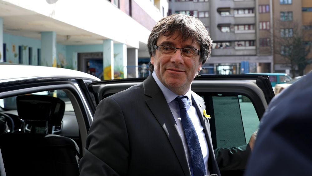 El expresidente catalán Carles Puigdemont a su llegada a una rueda de prensa en Berlín