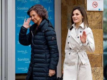 Primera imagen de las dos reinas tras su rifirrafe en Semana Santa Primera imagen de las dos reinas tras su rifirrafe en Semana Santa