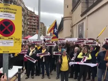 Los CDR encabezan una marcha 24 horas en torno a la prisión La Modelo de Barcelona Los CDR encabezan una marcha 24 horas en torno a la prisión La Modelo de Barcelona