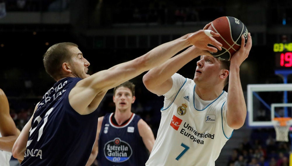 Doncic, ante Thomas