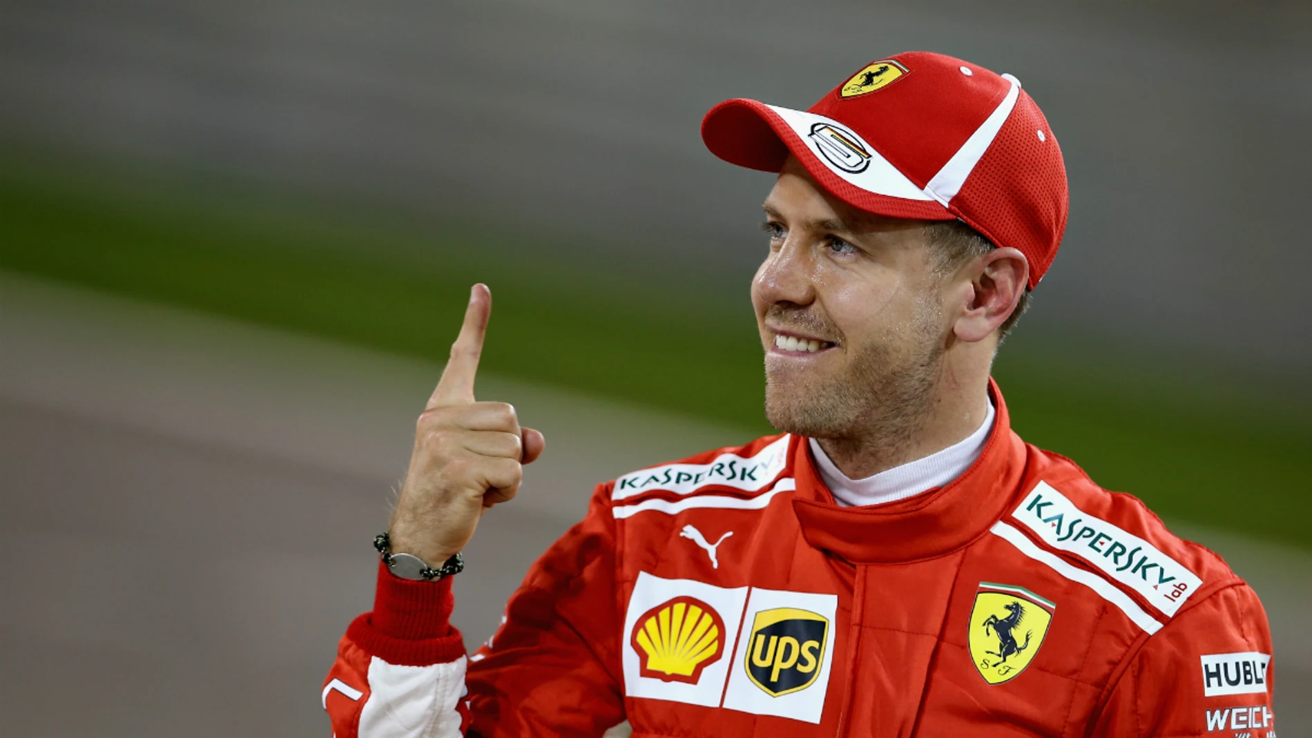 Vettel muestra su dedo