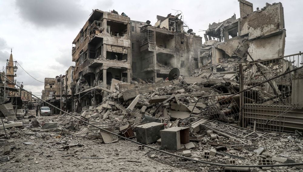  (08-04-18) - Al menos 40 personas mueren por asfixia en un ataque químico contra la ciudad siria de Duma