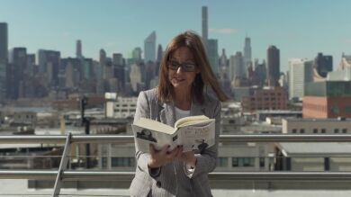 María Dueñas lee un fragmento de su nueva novela 'Las hijas del Capitán'