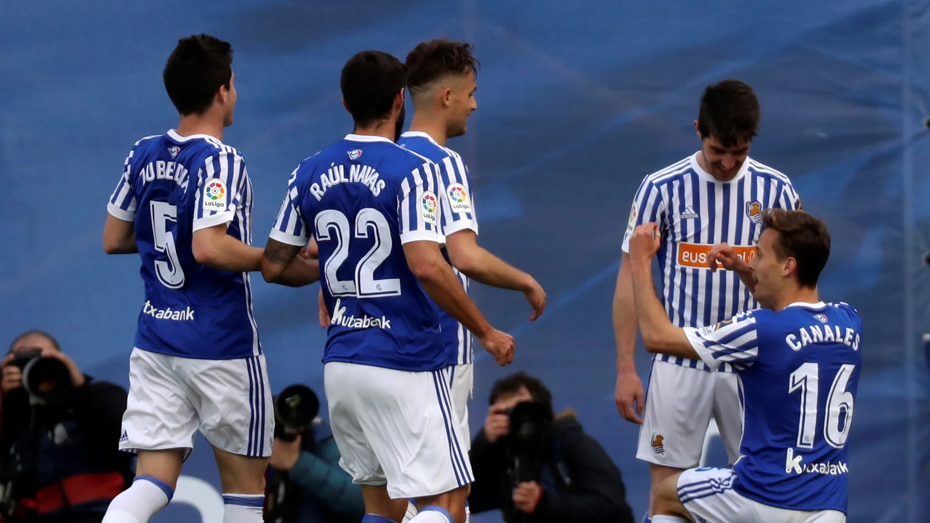 Los jugadores de la Real Sociedad celebran un gol en Anoeta Los jugadores de la Real Sociedad celebran un gol en Anoeta