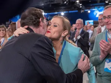 Cifuentes saluda a Rajoy Cifuentes saluda a Rajoy