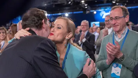 Cifuentes saluda a Rajoy Cifuentes saluda a Rajoy