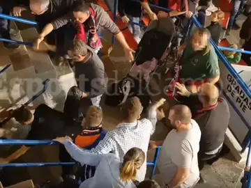 Brutal pelea entre seguidores del Reus Brutal pelea entre seguidores del Reus