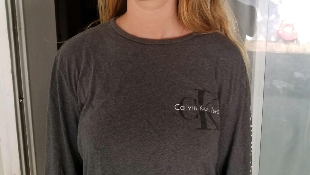 La camiseta que llevó la joven a la escuela