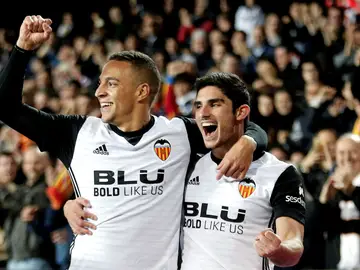 Rodrigo celebra un gol con el Valencia Rodrigo celebra un gol con el Valencia
