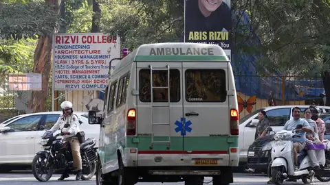 Una ambulancia en la India Una ambulancia en la India