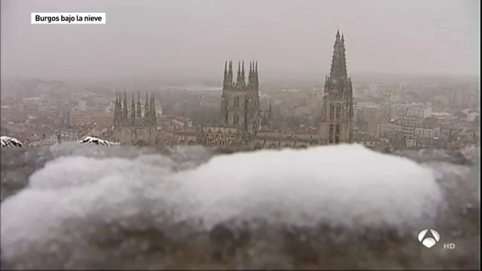 La nieve cubre de blanco algunas zonas de Castilla y León y deja imágenes insólitas para esta época del año